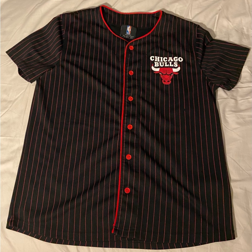 NBA Chicago Bulls Mens button up shirt.